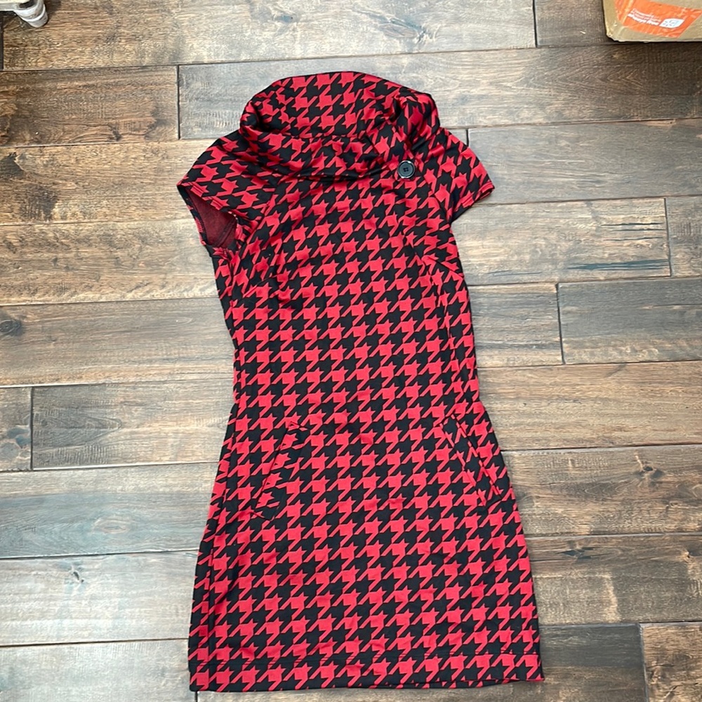 ✅Red & Black houndstooth dress, excellent condition